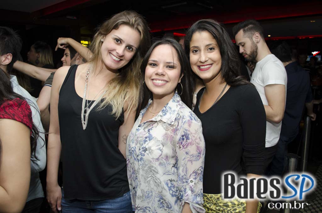 Grupo Melanina Carioca cantou seus sucessos no palco do Blá Bar Grupo Melanina Carioca cantou seus sucessos no palco do Blá Bar