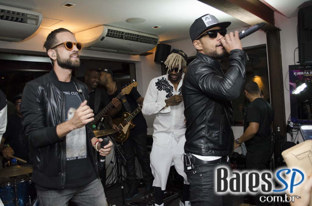 Grupo Melanina Carioca cantou seus sucessos no palco do Blá Bar Grupo Melanina Carioca cantou seus sucessos no palco do Blá Bar