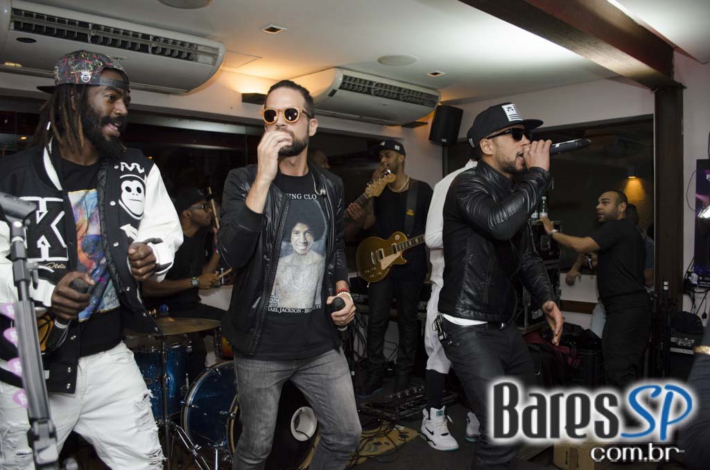 Grupo Melanina Carioca cantou seus sucessos no palco do Blá Bar Grupo Melanina Carioca cantou seus sucessos no palco do Blá Bar