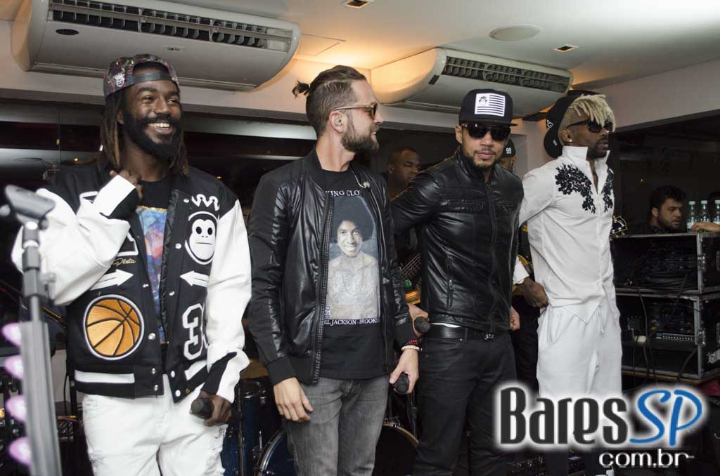 Grupo Melanina Carioca cantou seus sucessos no palco do Blá Bar Grupo Melanina Carioca cantou seus sucessos no palco do Blá Bar