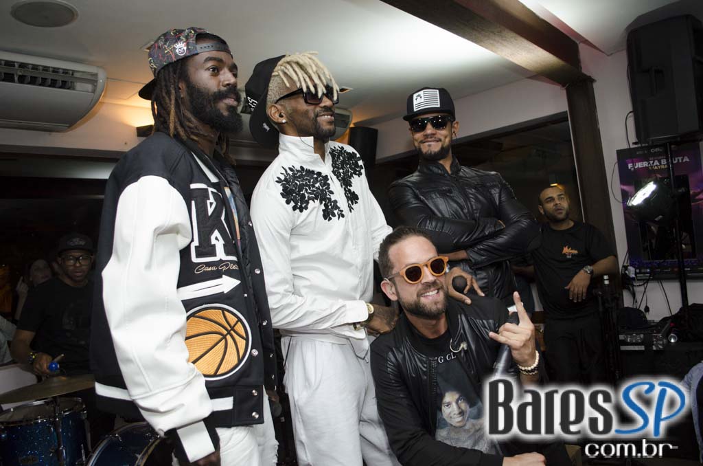 Grupo Melanina Carioca cantou seus sucessos no palco do Blá Bar Grupo Melanina Carioca cantou seus sucessos no palco do Blá Bar