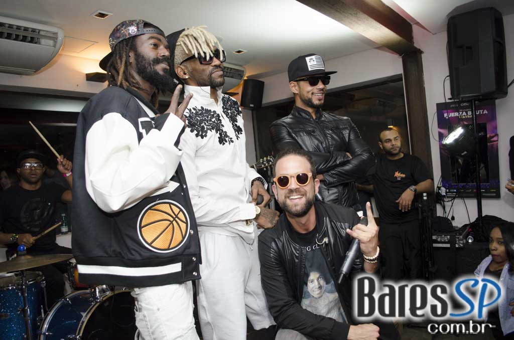 Grupo Melanina Carioca cantou seus sucessos no palco do Blá Bar Grupo Melanina Carioca cantou seus sucessos no palco do Blá Bar