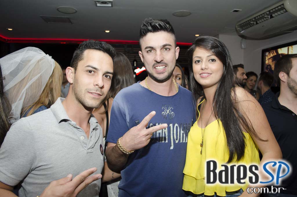 Grupo Melanina Carioca cantou seus sucessos no palco do Blá Bar Grupo Melanina Carioca cantou seus sucessos no palco do Blá Bar