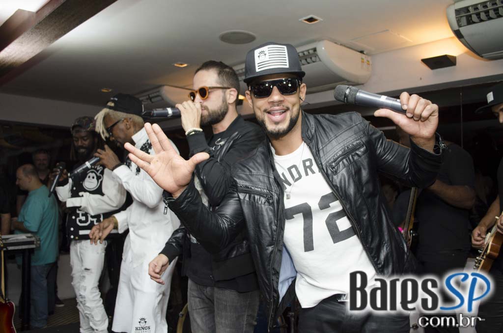 Grupo Melanina Carioca cantou seus sucessos no palco do Blá Bar Grupo Melanina Carioca cantou seus sucessos no palco do Blá Bar