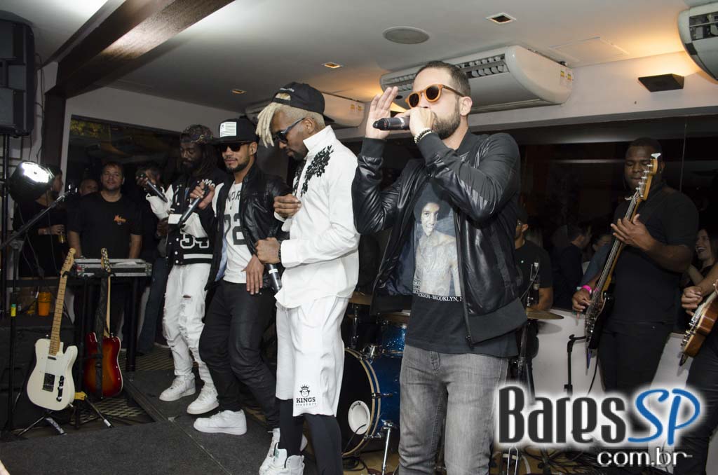 Grupo Melanina Carioca cantou seus sucessos no palco do Blá Bar Grupo Melanina Carioca cantou seus sucessos no palco do Blá Bar