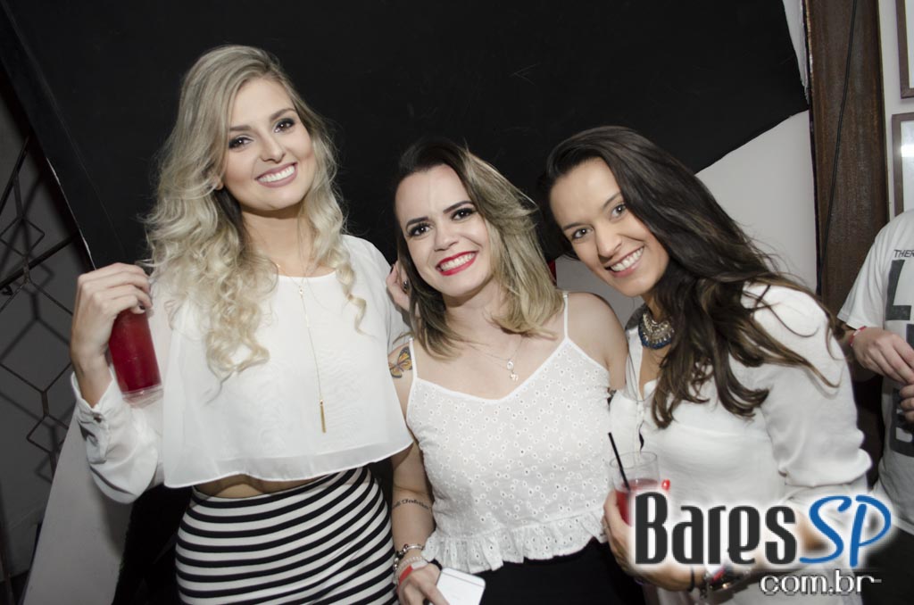 Grupo Melanina Carioca cantou seus sucessos no palco do Blá Bar Grupo Melanina Carioca cantou seus sucessos no palco do Blá Bar