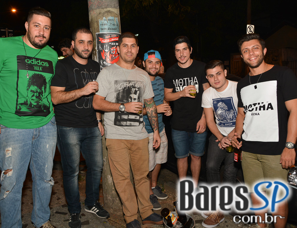 Bar FM 444 apresentou show do Grupo Aquele Som que animou a sexta Bar FM 444 apresentou show do Grupo Aquele Som que animou a sexta