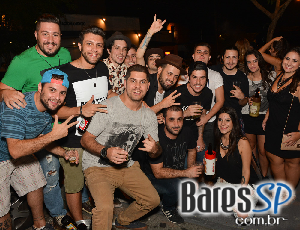 Bar FM 444 apresentou show do Grupo Aquele Som que animou a sexta Bar FM 444 apresentou show do Grupo Aquele Som que animou a sexta