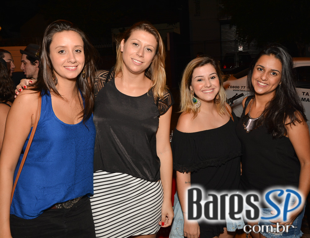 Bar FM 444 apresentou show do Grupo Aquele Som que animou a sexta Bar FM 444 apresentou show do Grupo Aquele Som que animou a sexta