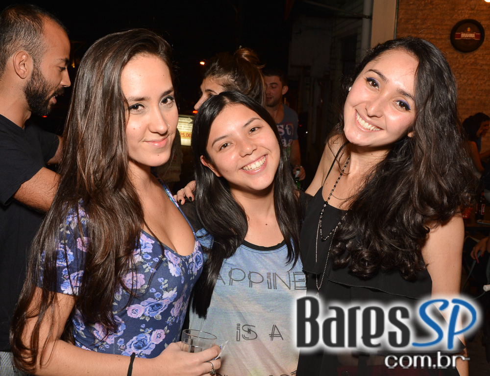 Bar FM 444 apresentou show do Grupo Aquele Som que animou a sexta Bar FM 444 apresentou show do Grupo Aquele Som que animou a sexta