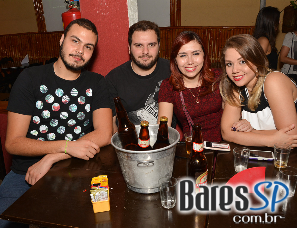 Bar FM 444 apresentou show do Grupo Aquele Som que animou a sexta Bar FM 444 apresentou show do Grupo Aquele Som que animou a sexta