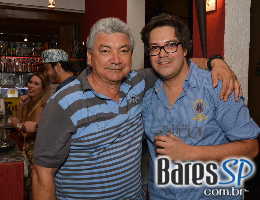 Bar FM 444 apresentou show do Grupo Aquele Som que animou a sexta Bar FM 444 apresentou show do Grupo Aquele Som que animou a sexta