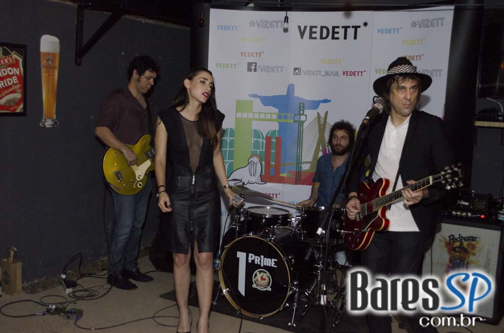 Razzmatazz Bar apresentou o evento Vedett Rock Night com muitas atrações Razzmatazz Bar apresentou o evento Vedett Rock Night com muitas atrações