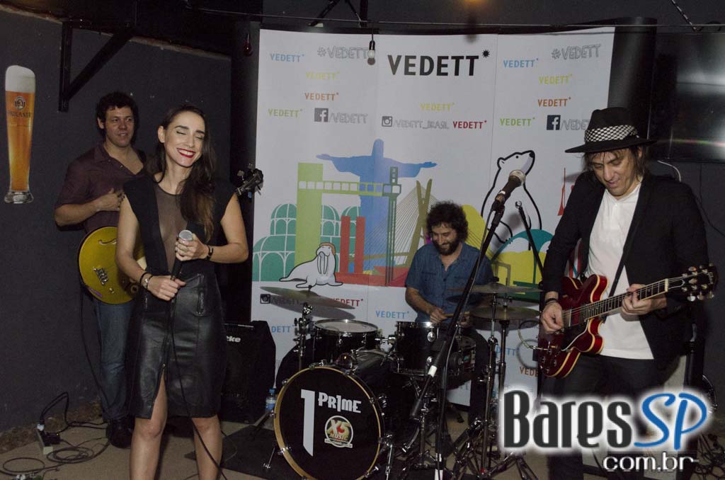 Razzmatazz Bar apresentou o evento Vedett Rock Night com muitas atrações Razzmatazz Bar apresentou o evento Vedett Rock Night com muitas atrações