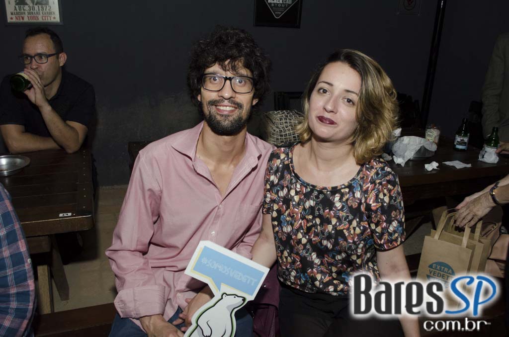 Razzmatazz Bar apresentou o evento Vedett Rock Night com muitas atrações Razzmatazz Bar apresentou o evento Vedett Rock Night com muitas atrações