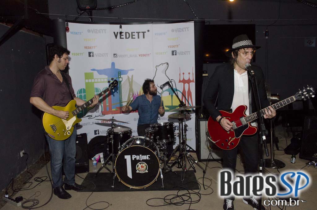 Razzmatazz Bar apresentou o evento Vedett Rock Night com muitas atrações Razzmatazz Bar apresentou o evento Vedett Rock Night com muitas atrações