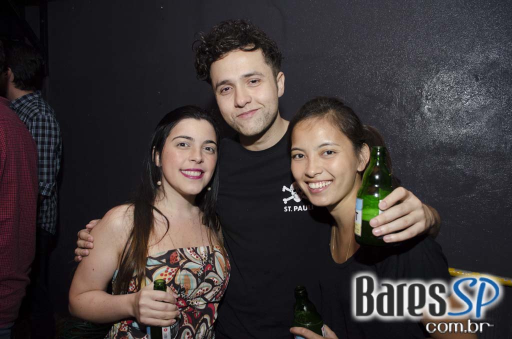 Razzmatazz Bar apresentou o evento Vedett Rock Night com muitas atrações Razzmatazz Bar apresentou o evento Vedett Rock Night com muitas atrações