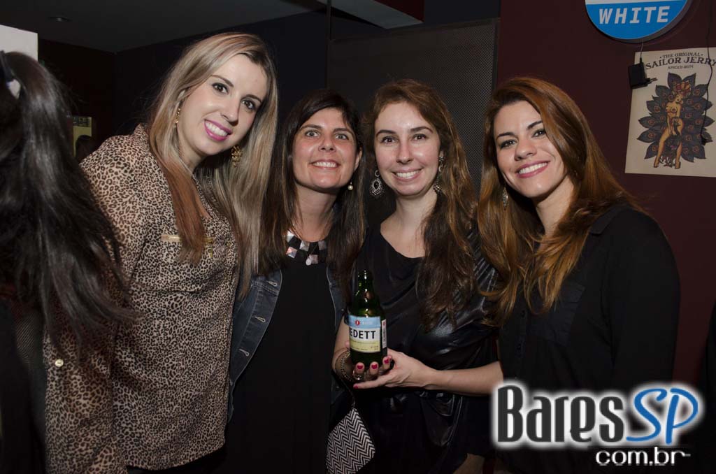 Razzmatazz Bar apresentou o evento Vedett Rock Night com muitas atrações Razzmatazz Bar apresentou o evento Vedett Rock Night com muitas atrações