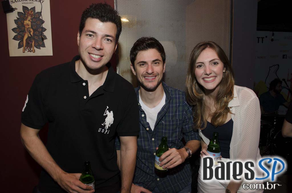 Razzmatazz Bar apresentou o evento Vedett Rock Night com muitas atrações Razzmatazz Bar apresentou o evento Vedett Rock Night com muitas atrações