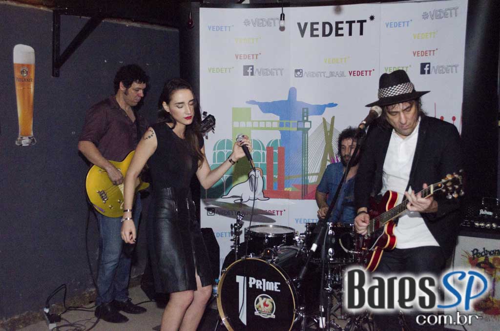 Razzmatazz Bar apresentou o evento Vedett Rock Night com muitas atrações Razzmatazz Bar apresentou o evento Vedett Rock Night com muitas atrações