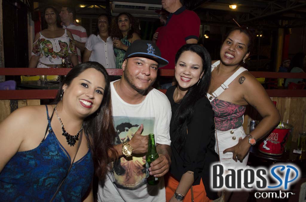 Favela da Vila comemorou 5 anos com show de Arlindo Cruz e convidados Favela da Vila comemorou 5 anos com show de Arlindo Cruz e convidados