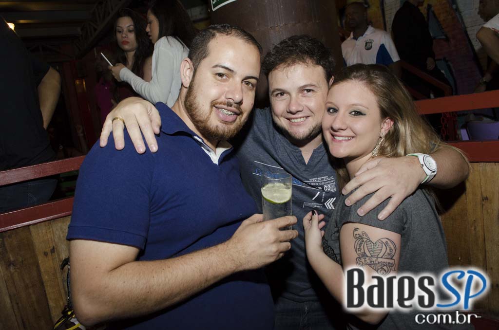 Favela da Vila comemorou 5 anos com show de Arlindo Cruz e convidados Favela da Vila comemorou 5 anos com show de Arlindo Cruz e convidados