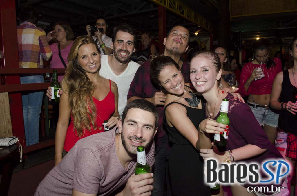 Favela da Vila comemorou 5 anos com show de Arlindo Cruz e convidados Favela da Vila comemorou 5 anos com show de Arlindo Cruz e convidados