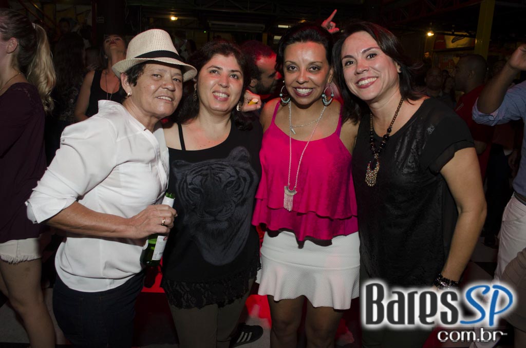 Favela da Vila comemorou 5 anos com show de Arlindo Cruz e convidados Favela da Vila comemorou 5 anos com show de Arlindo Cruz e convidados