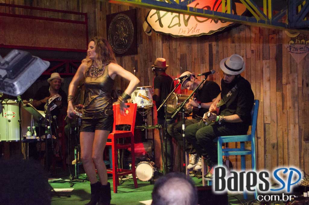 Favela da Vila comemorou 5 anos com show de Arlindo Cruz e convidados Favela da Vila comemorou 5 anos com show de Arlindo Cruz e convidados