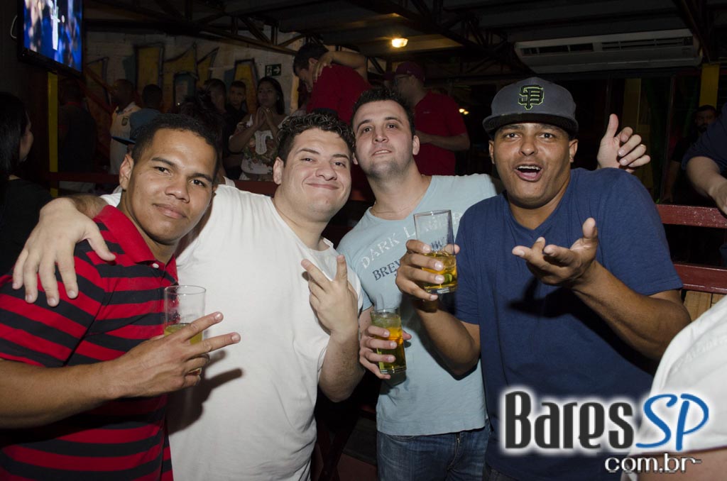 Favela da Vila comemorou 5 anos com show de Arlindo Cruz e convidados Favela da Vila comemorou 5 anos com show de Arlindo Cruz e convidados