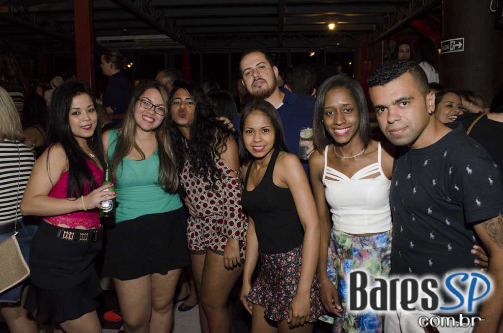 Favela da Vila comemorou 5 anos com show de Arlindo Cruz e convidados Favela da Vila comemorou 5 anos com show de Arlindo Cruz e convidados