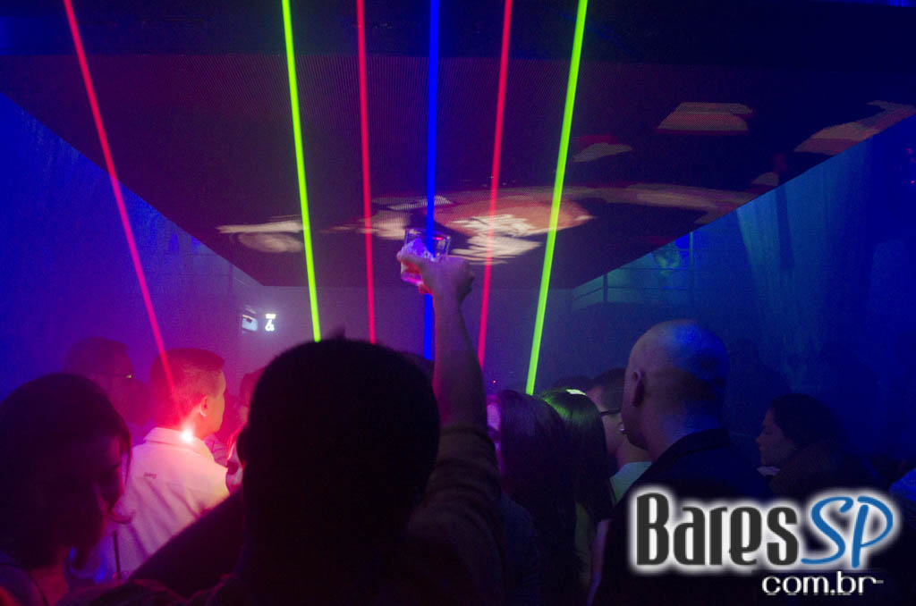 Tinder Club apresentou DJ Rogério Djêss que animou o setlist de sexta Tinder Club apresentou DJ Rogério Djêss que animou o setlist de sexta