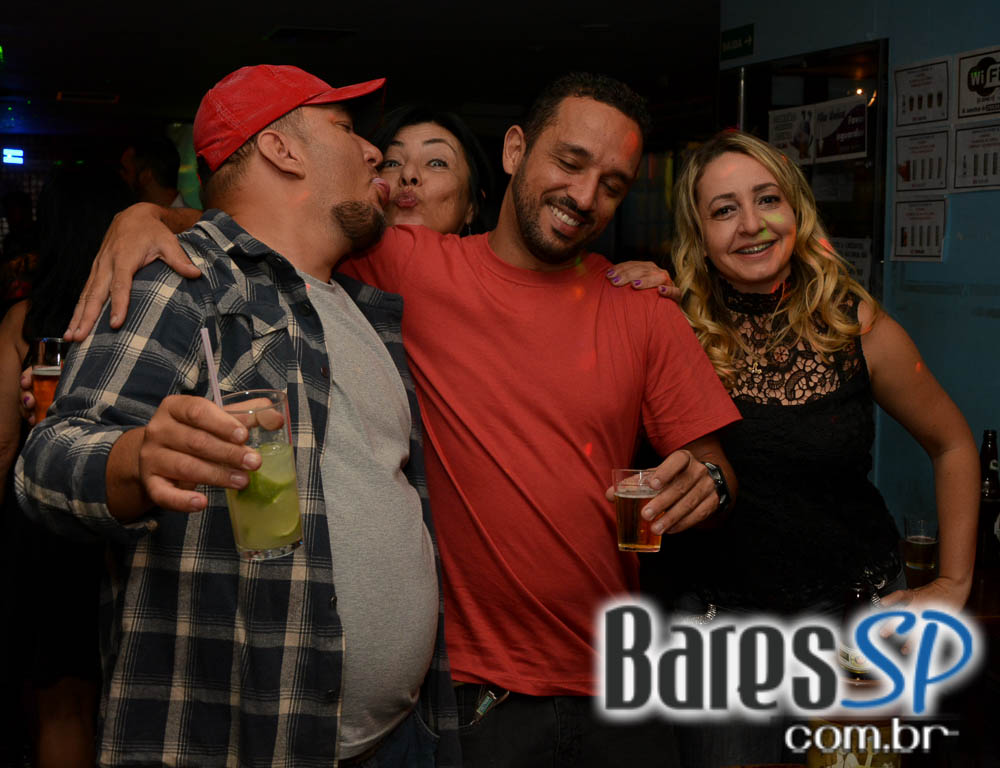 Banda Cegos, Surdos e Loucos comandaram o sábado com muito rock no Capital da Villa Banda Cegos, Surdos e Loucos comandaram o sábado com muito rock no Capital da Villa