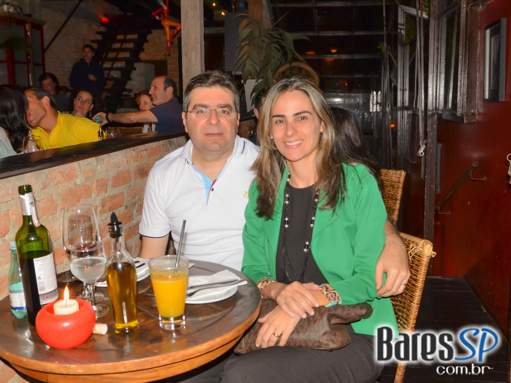 Bar Madeleine apresentou banda Coletivo Imaginário que tocou Miles Davis na quinta Bar Madeleine apresentou banda Coletivo Imaginário que tocou Miles Davis na quinta