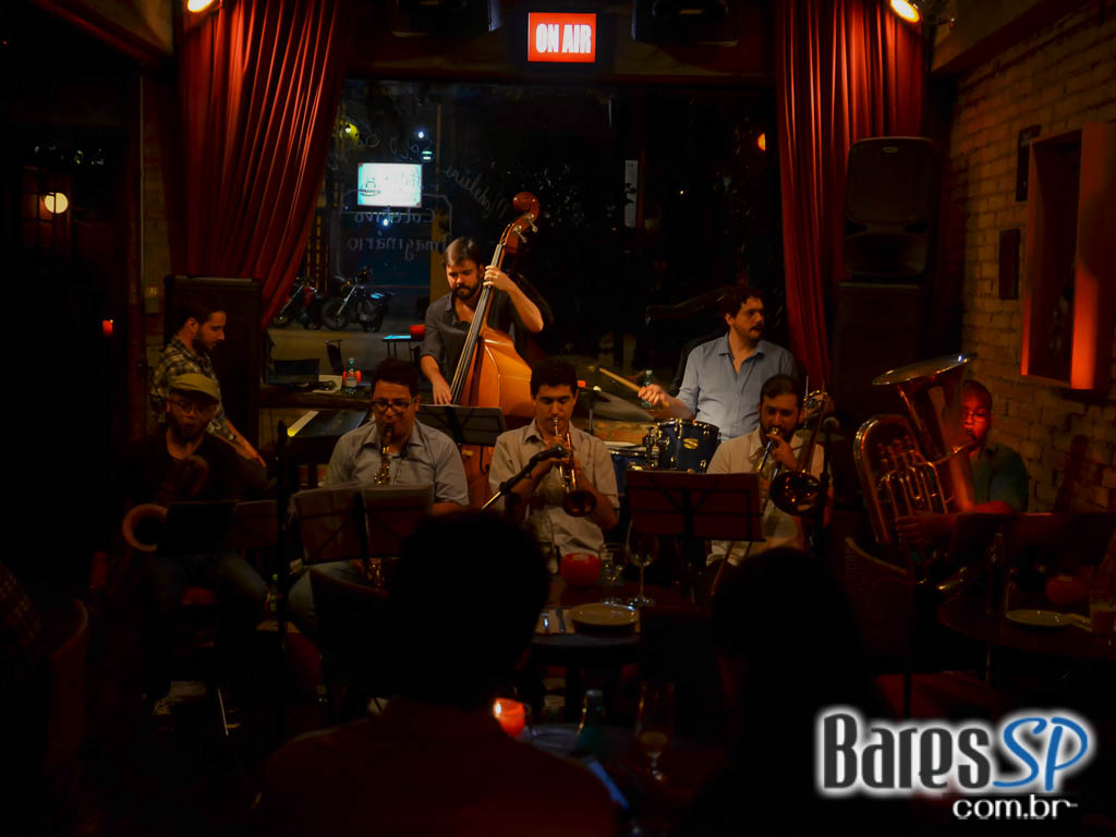 Bar Madeleine apresentou banda Coletivo Imaginário que tocou Miles Davis na quinta Bar Madeleine apresentou banda Coletivo Imaginário que tocou Miles Davis na quinta