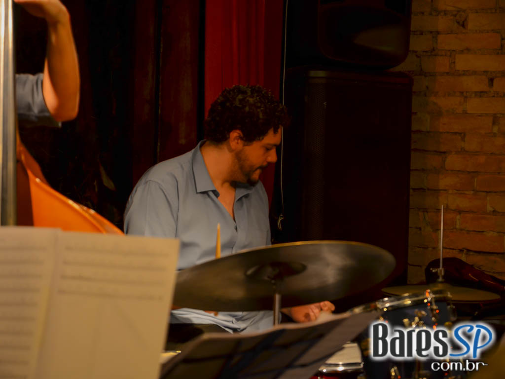 Bar Madeleine apresentou banda Coletivo Imaginário que tocou Miles Davis na quinta Bar Madeleine apresentou banda Coletivo Imaginário que tocou Miles Davis na quinta