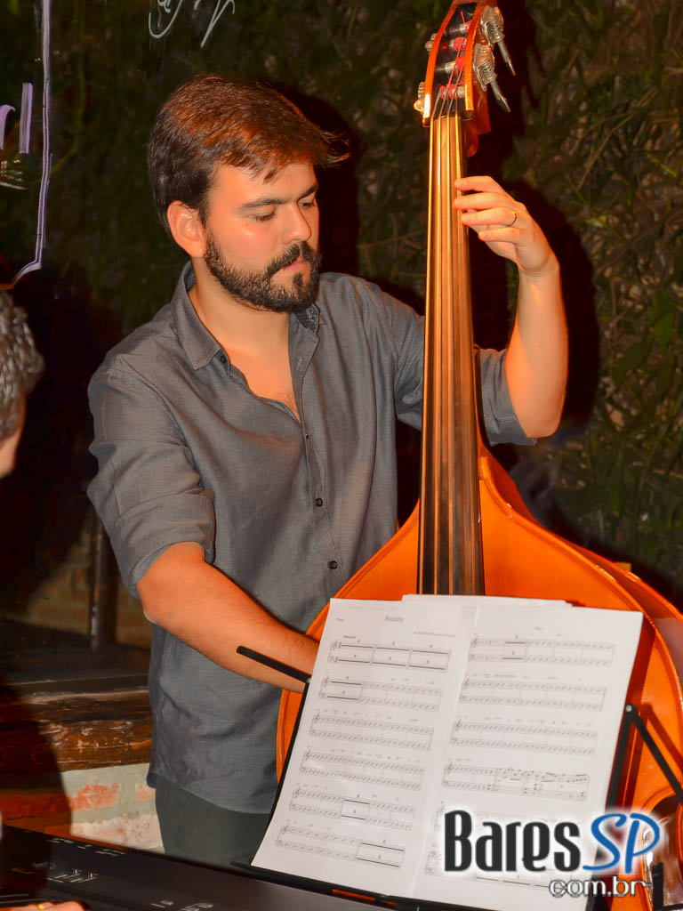 Bar Madeleine apresentou banda Coletivo Imaginário que tocou Miles Davis na quinta Bar Madeleine apresentou banda Coletivo Imaginário que tocou Miles Davis na quinta