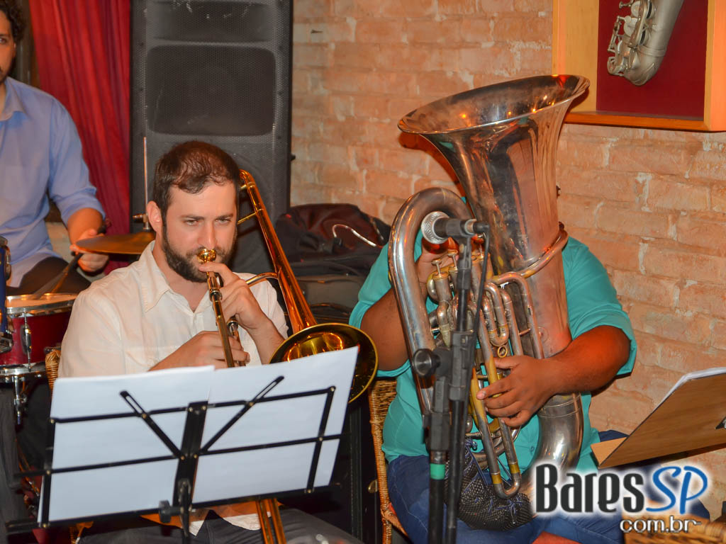 Bar Madeleine apresentou banda Coletivo Imaginário que tocou Miles Davis na quinta Bar Madeleine apresentou banda Coletivo Imaginário que tocou Miles Davis na quinta