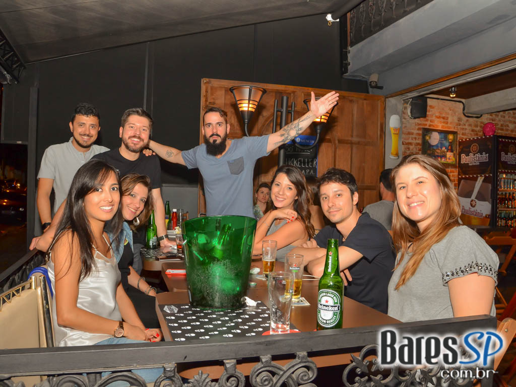 Bones Gastropub ofereceu diversos petiscos com amplo cardápio de cervejas no happy hour Bones Gastropub ofereceu diversos petiscos com amplo cardápio de cervejas no happy hour