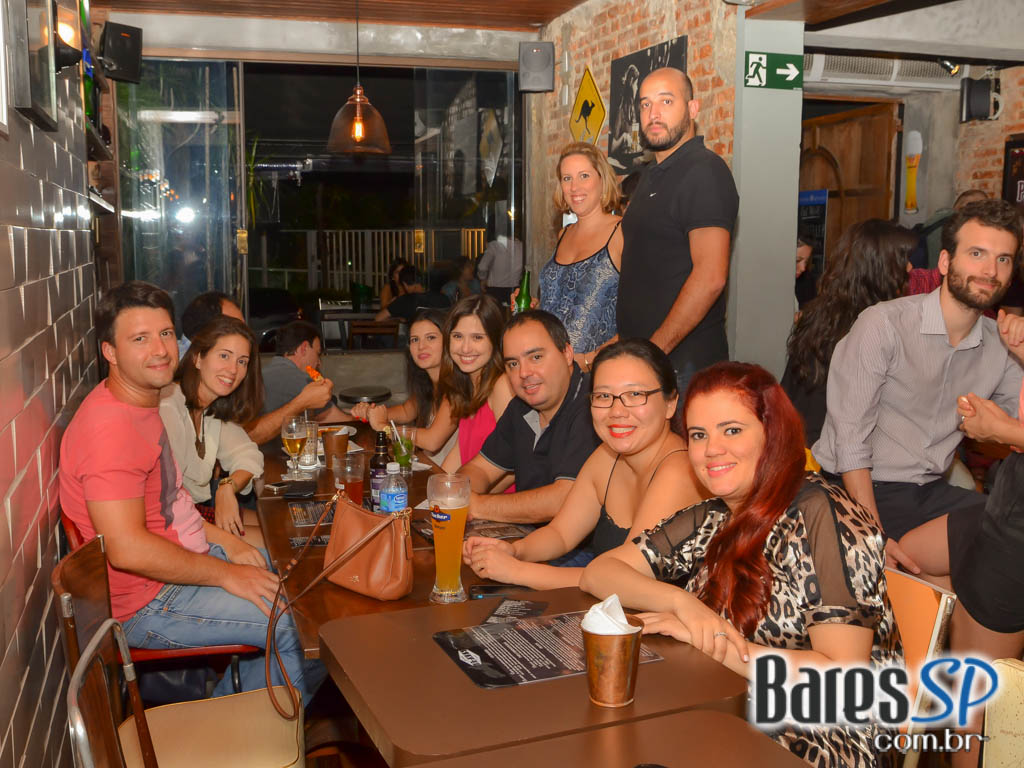 Bones Gastropub ofereceu diversos petiscos com amplo cardápio de cervejas no happy hour Bones Gastropub ofereceu diversos petiscos com amplo cardápio de cervejas no happy hour