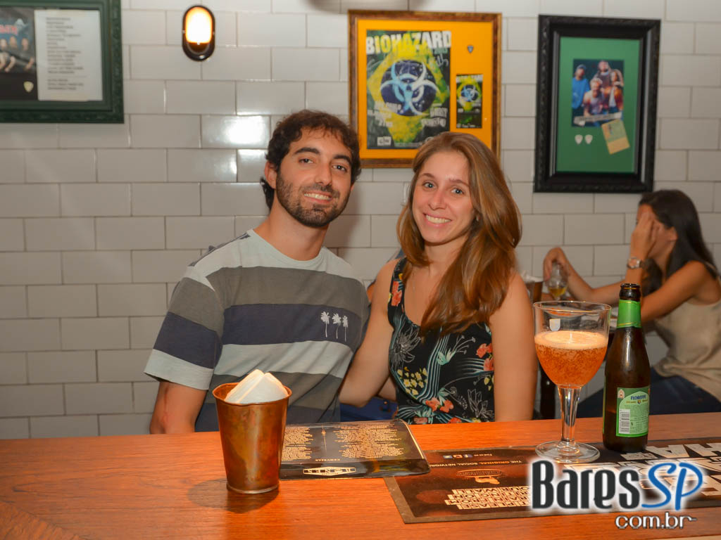 Bones Gastropub ofereceu diversos petiscos com amplo cardápio de cervejas no happy hour Bones Gastropub ofereceu diversos petiscos com amplo cardápio de cervejas no happy hour