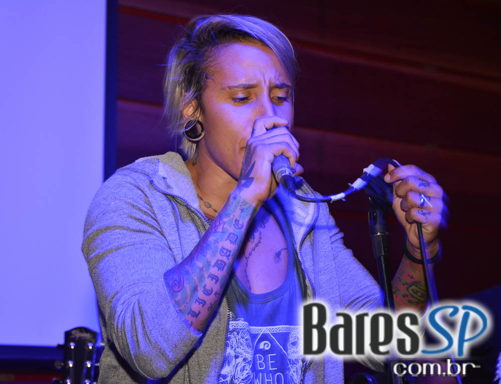 Lançamento do CD da cantora Luana Camarah, ex-The Voice no Ozzy Stage Bar Lançamento do CD da cantora Luana Camarah, ex-The Voice no Ozzy Stage Bar