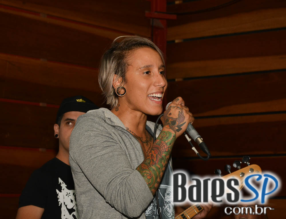 Lançamento do CD da cantora Luana Camarah, ex-The Voice no Ozzy Stage Bar Lançamento do CD da cantora Luana Camarah, ex-The Voice no Ozzy Stage Bar