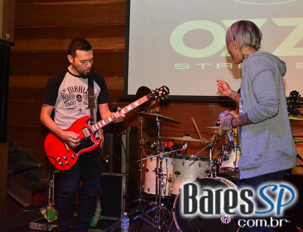 Lançamento do CD da cantora Luana Camarah, ex-The Voice no Ozzy Stage Bar Lançamento do CD da cantora Luana Camarah, ex-The Voice no Ozzy Stage Bar