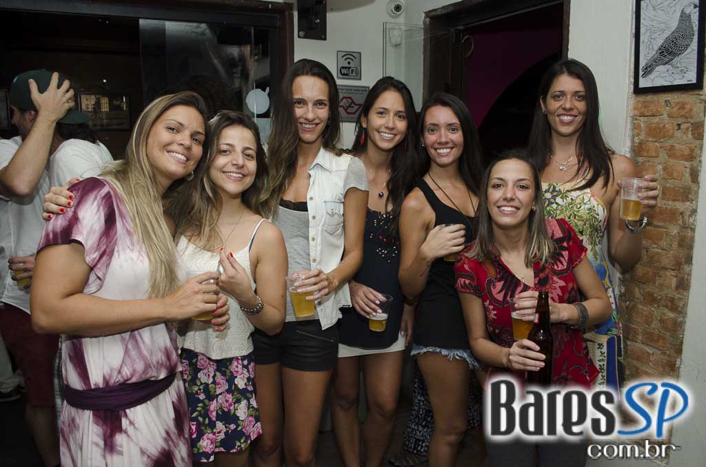 Garrafas Bar recebeu show do Grupo Turma do Porão que animou a quinta Garrafas Bar recebeu show do Grupo Turma do Porão que animou a quinta