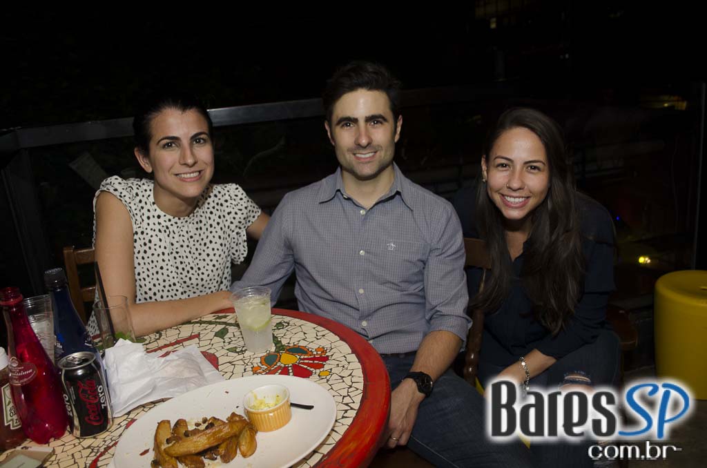 Garrafas Bar recebeu show do Grupo Turma do Porão que animou a quinta Garrafas Bar recebeu show do Grupo Turma do Porão que animou a quinta