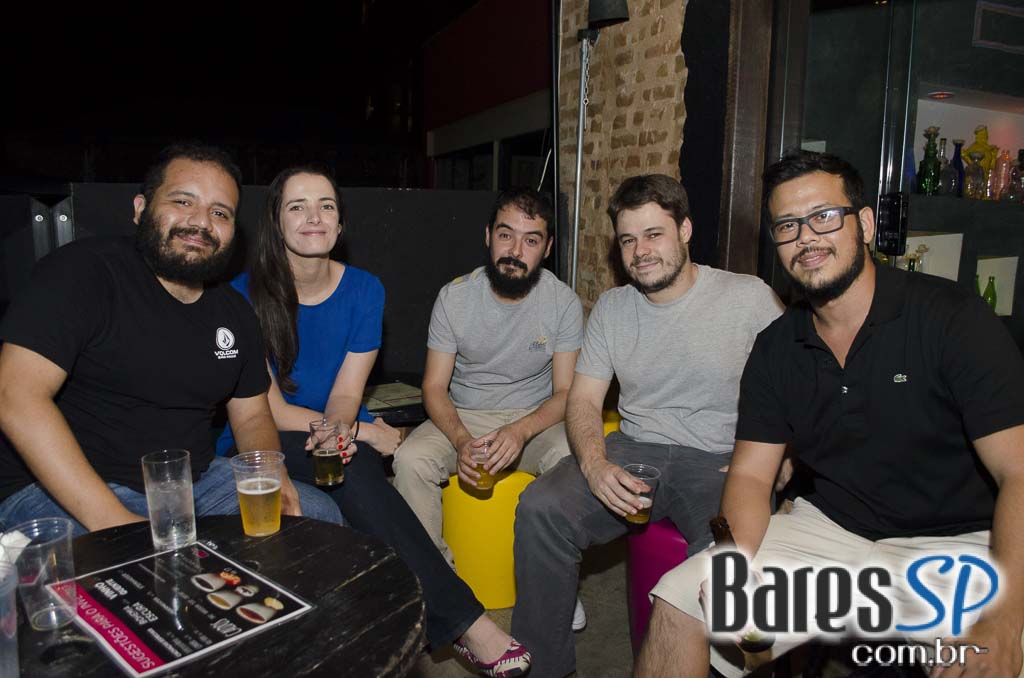 Garrafas Bar recebeu show do Grupo Turma do Porão que animou a quinta Garrafas Bar recebeu show do Grupo Turma do Porão que animou a quinta