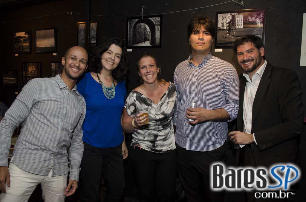 Garrafas Bar recebeu show do Grupo Turma do Porão que animou a quinta Garrafas Bar recebeu show do Grupo Turma do Porão que animou a quinta