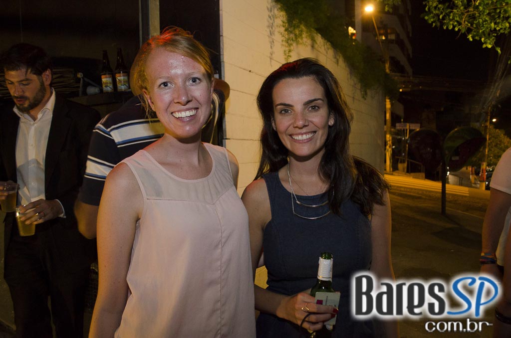 Garrafas Bar recebeu show do Grupo Turma do Porão que animou a quinta Garrafas Bar recebeu show do Grupo Turma do Porão que animou a quinta