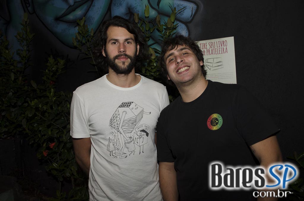 Garrafas Bar recebeu show do Grupo Turma do Porão que animou a quinta Garrafas Bar recebeu show do Grupo Turma do Porão que animou a quinta